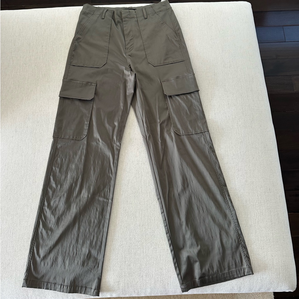 Women’s Silk Cargo Pants in Gray/Green